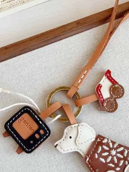 Design Leather Animal Charm Keychain Set Multicolor Accessories - 18
