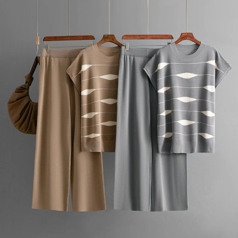 Design Knit Top with Wavy Stripe Pattern and Wide-Leg Pants Set Black - 2