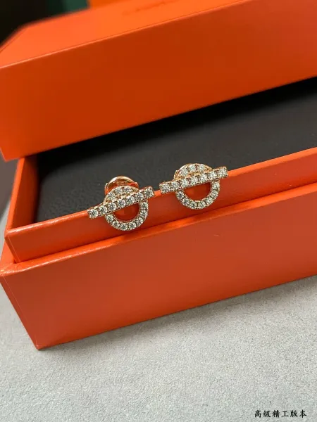 Design T-Bar Crystal Bracelet in Silver and Gold Jewelry - 11