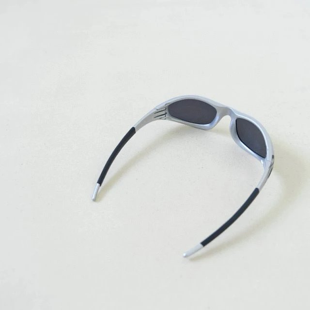 Oakley Frogskins Sunglasses Silver Frame with Black Lenses - 21