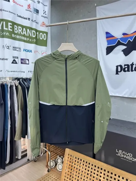 Patagonia Lightweight Windbreaker Olive Green and Navy Jacket Outerwear - 7