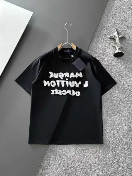 Design Pixelated Text Graphic Black T-Shirt - 1