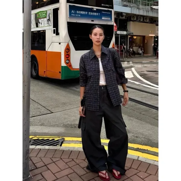 Design Oversized Plaid Shirt in Brown, Navy, and Red with White T-Shirt Layering Tops.shirt - 12