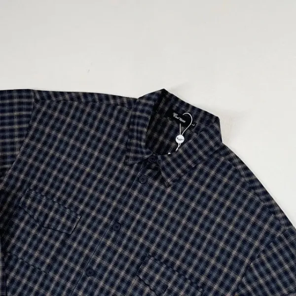 Design Oversized Plaid Shirt in Brown, Navy, and Red with White T-Shirt Layering Tops.shirt - 23