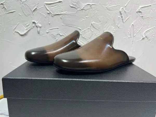 Prada Logo-Embossed Black Patent Leather Mule Slippers - 3