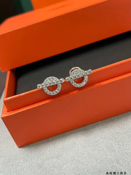 Design T-Bar Crystal Bracelet in Silver and Gold Jewelry - 10