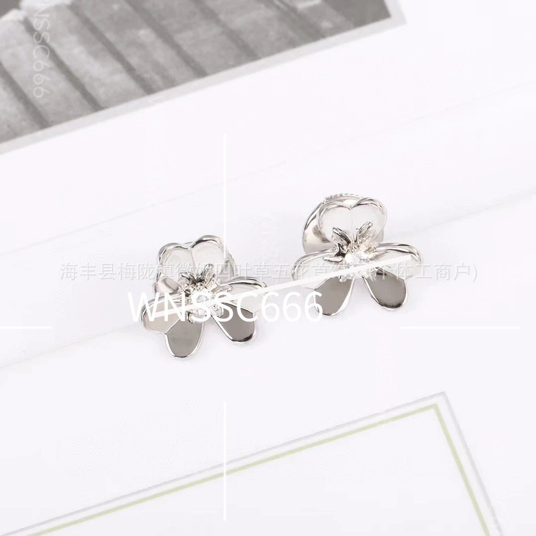 Design Silver Floral Stud Earrings with Mother-of-Pearl Petals Jewelry