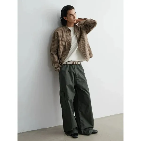 Design Oversized Plaid Shirt in Brown, Navy, and Red with White T-Shirt Layering Tops.shirt - 5