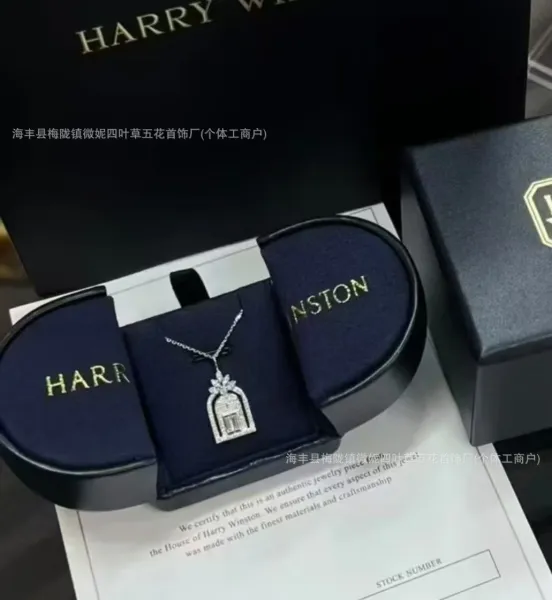 Design Harry Winston Diamond Archway Pendant Necklace in White Gold Jewelry - 1