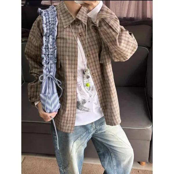 Design Oversized Plaid Shirt in Brown, Navy, and Red with White T-Shirt Layering Tops.shirt - 15