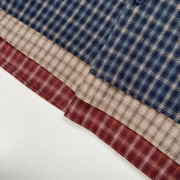 Design Oversized Plaid Shirt in Brown, Navy, and Red with White T-Shirt Layering Tops.shirt - 30