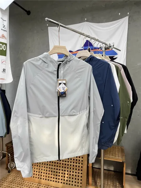 Patagonia Lightweight Windbreaker Olive Green and Navy Jacket Outerwear - 4