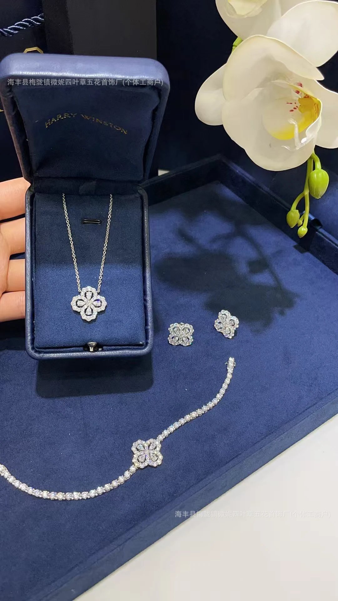 Design Harry Winston Diamond Clover Pendant Necklace Jewelry - 12