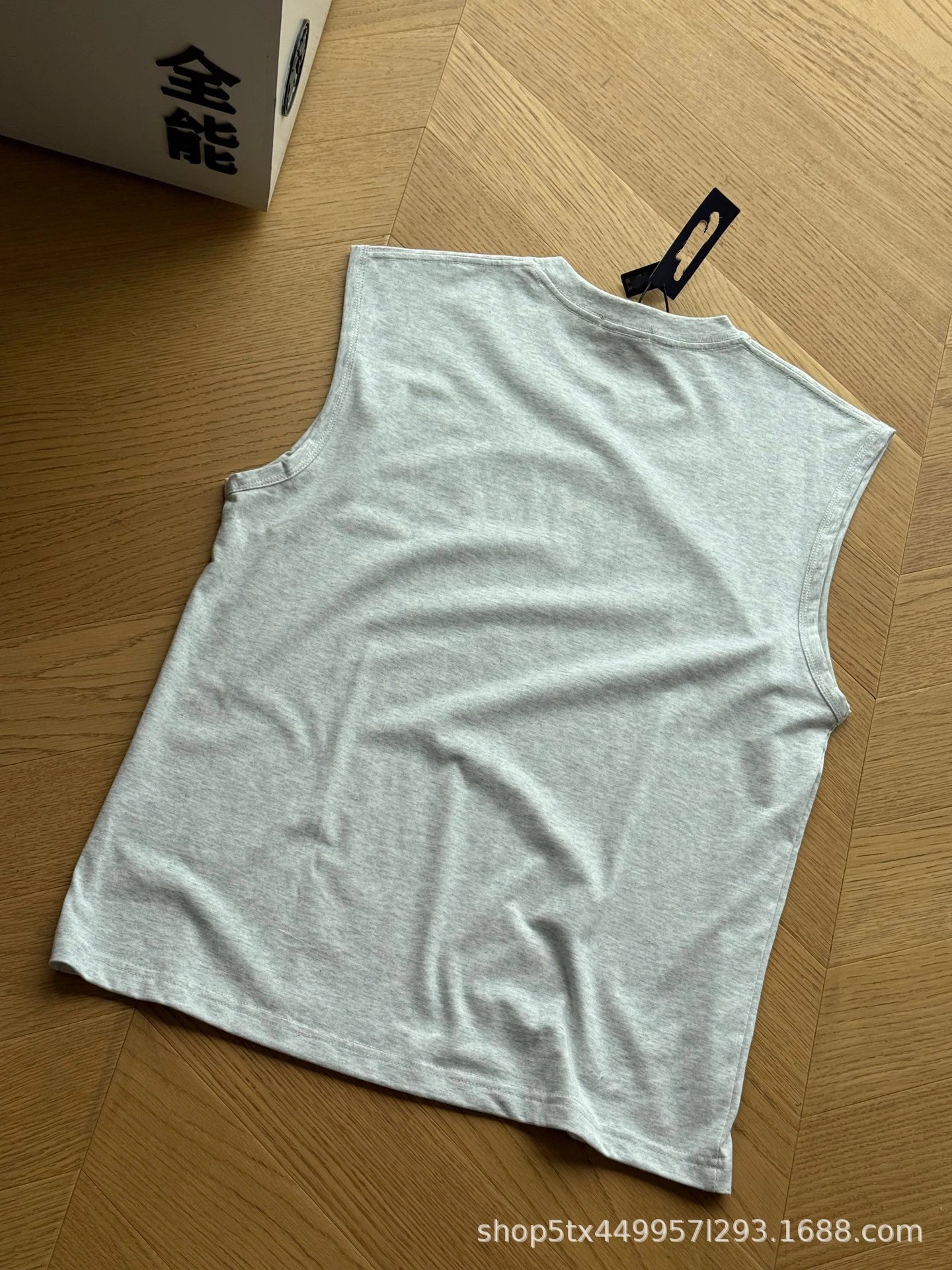 Design Sleeveless Crewneck T-Shirt Gray Vest Top - 9