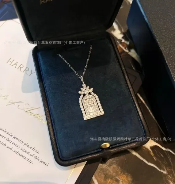 Design Harry Winston Diamond Clover Pendant Necklace Jewelry - 9