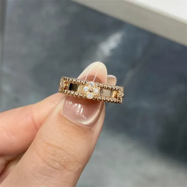 Van Cleef & Arpels Alhambra Motif Ring in White Gold and Rose Gold with Diamonds Jewelry - 7