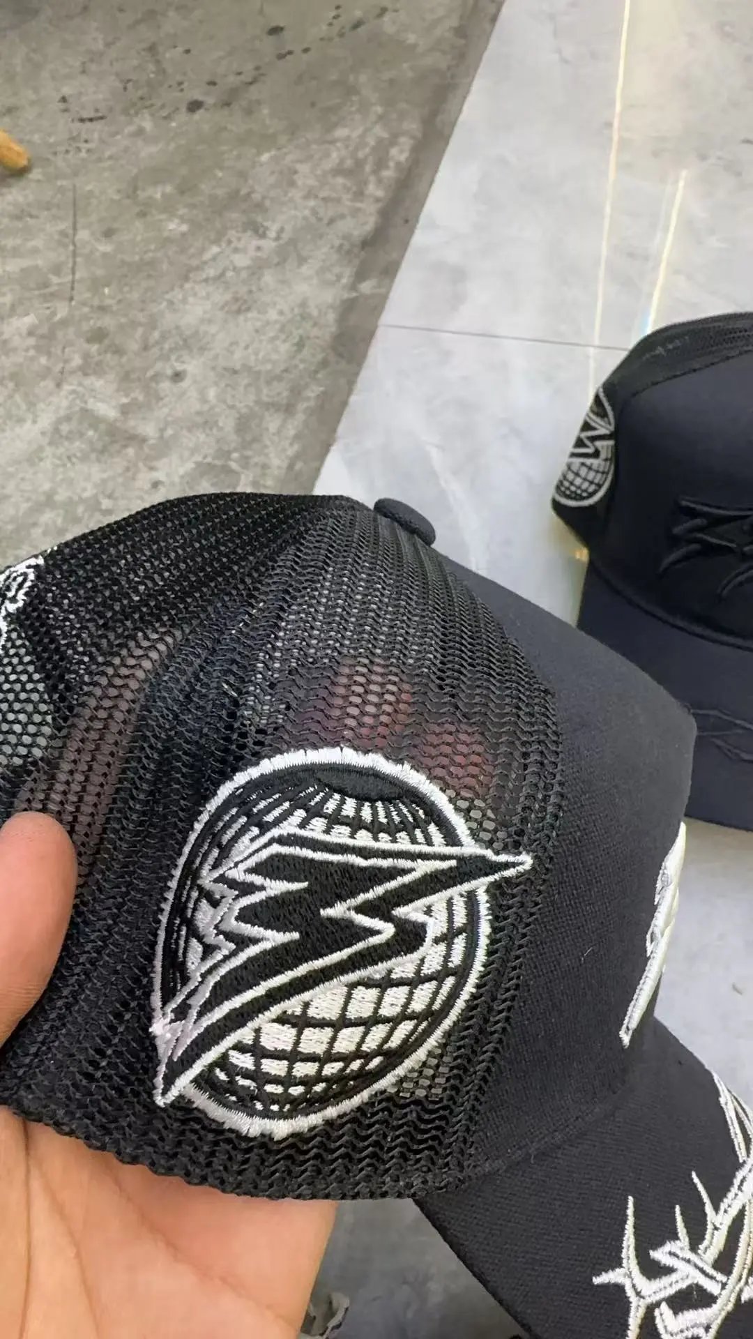 Design Barbed Wire & Lightning Bolt Trucker Cap Black Hats - 5