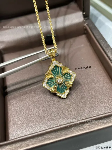 Van Cleef & Arpels Alhambra Green Enamel Bracelet Jewelry - 13