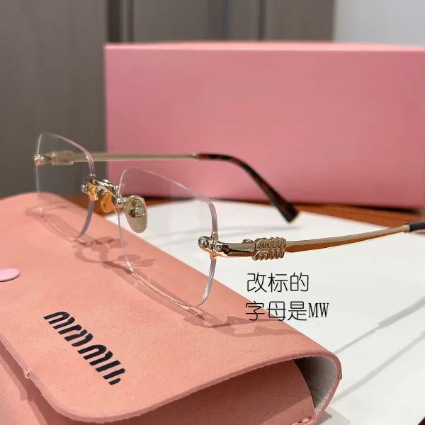 Design Rimless Sunglasses with Gold Hardware and Gradient Lenses - 3