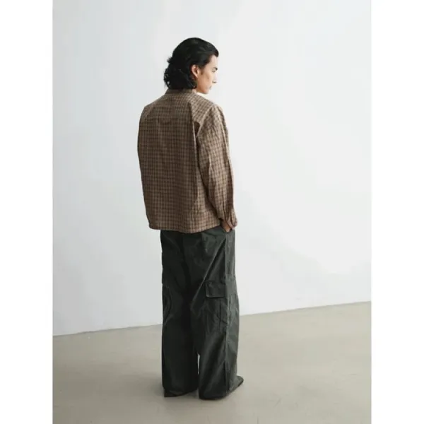 Design Oversized Plaid Shirt in Brown, Navy, and Red with White T-Shirt Layering Tops.shirt - 6