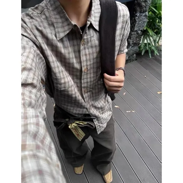 Design Oversized Plaid Shirt in Brown, Navy, and Red with White T-Shirt Layering Tops.shirt - 14