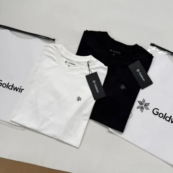 Design Goldwin Minimal Logo Cropped T-Shirt White and Black T-Shirts - 9