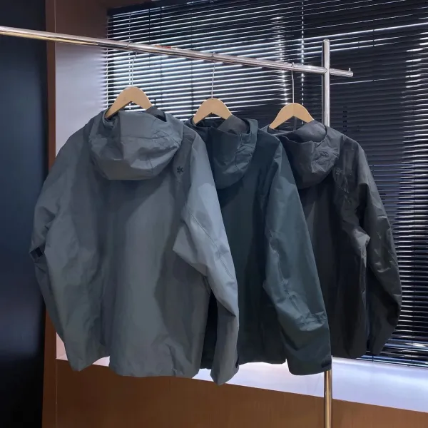 Arc'teryx Alpha SV Jacket Forest Green Outerwear - 30