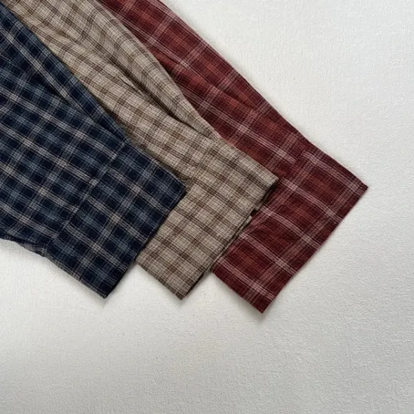 Design Oversized Plaid Shirt in Brown, Navy, and Red with White T-Shirt Layering Tops.shirt - 29