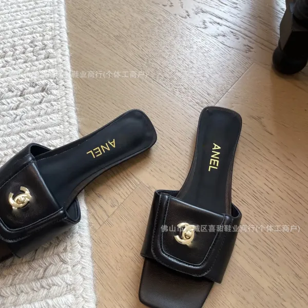 Design Chanel Square-Toe Mule in Beige Suede with CC Logo Sandals - 10