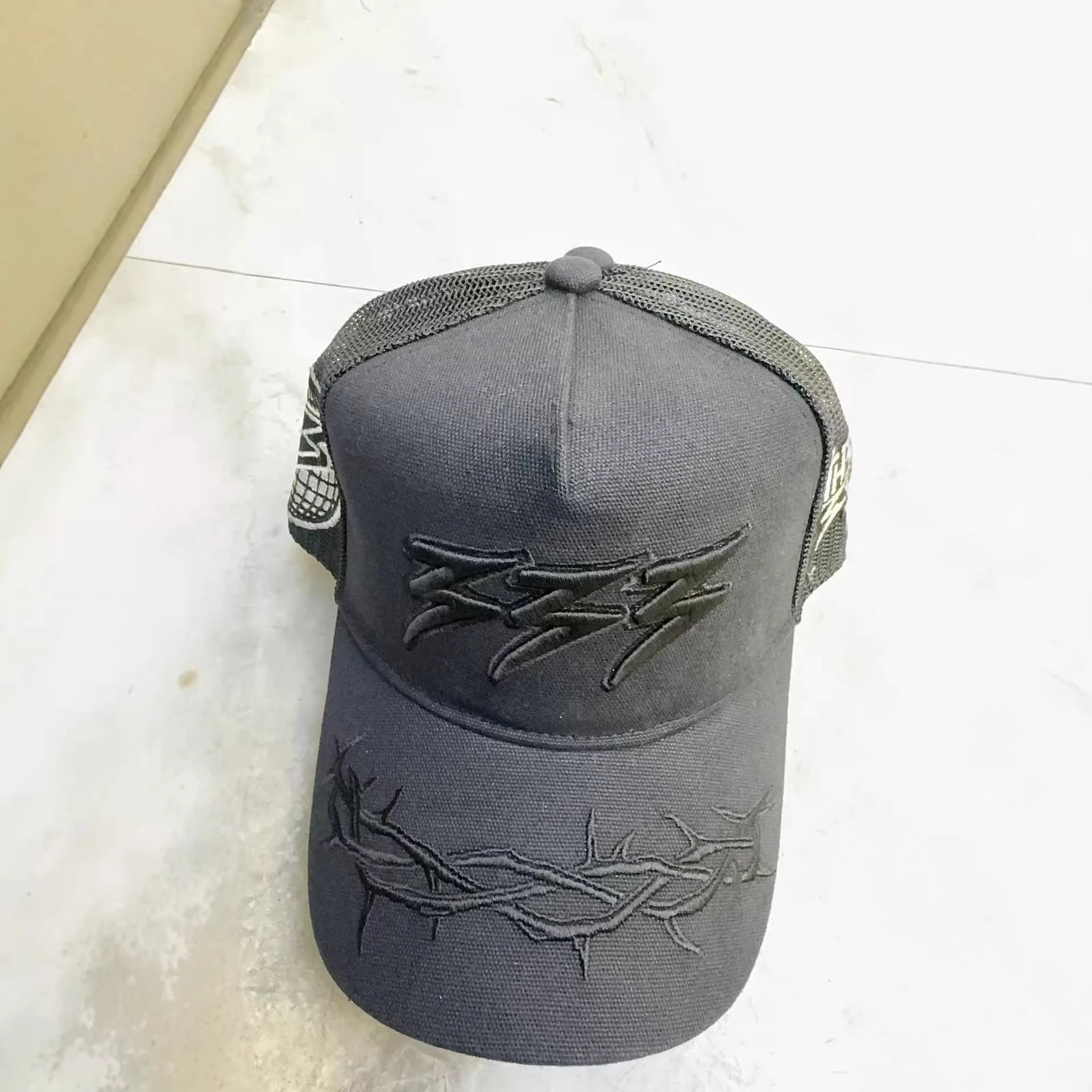 Design Barbed Wire & Lightning Bolt Trucker Cap Black Hats - 10