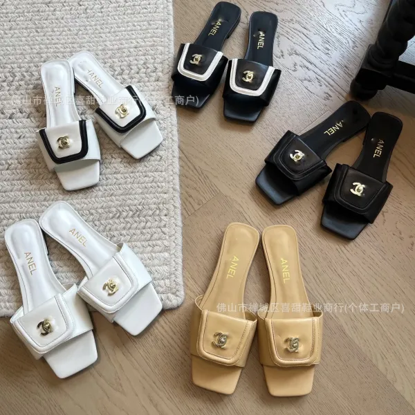 Design Chanel Square-Toe Mule in Beige Suede with CC Logo Sandals - 3