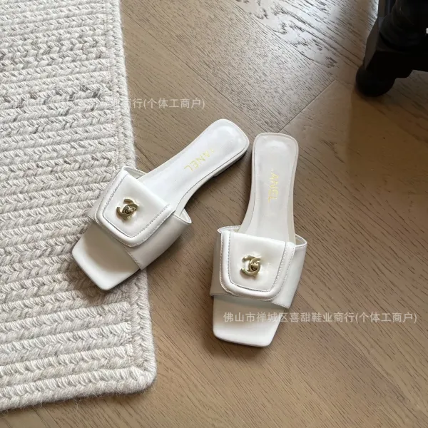 Design Chanel Square-Toe Mule in Beige Suede with CC Logo Sandals - 6
