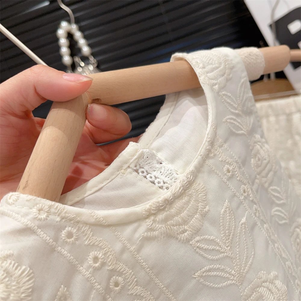 Design White Eyelet Lace Embroidery Two-Piece Set Shorts and Top Sets - 19