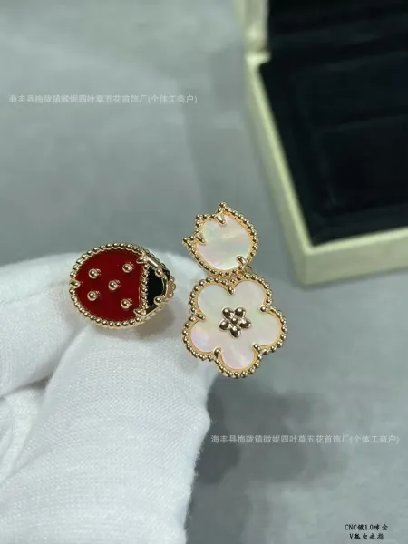 Van Cleef & Arpels Alhambra White Mother-of-Pearl Gold Ring Jewelry - 21