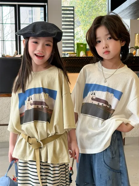 Design Hollywood Graphic Oversized T-Shirt Beige with Striped Pants and Beret - 6