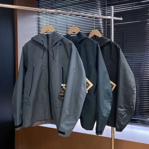 Arc'teryx Alpha SV Jacket Forest Green Outerwear - 29