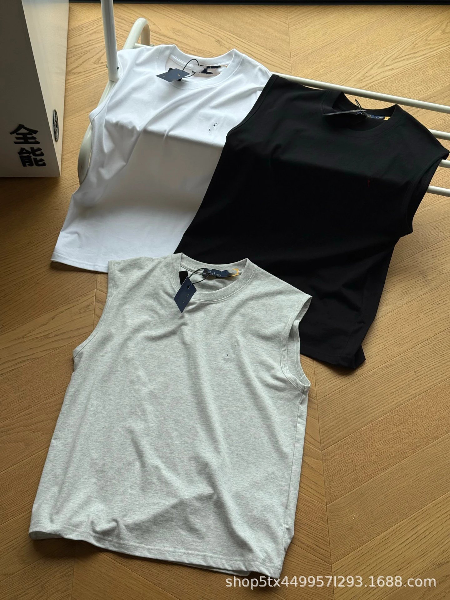 Design Sleeveless Crewneck T-Shirt Gray Vest Top - 3