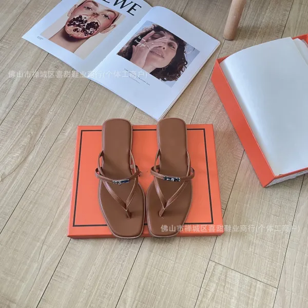 Hermès Oran Flat Sandals Tan Leather Thong Sandals Slippers - 1