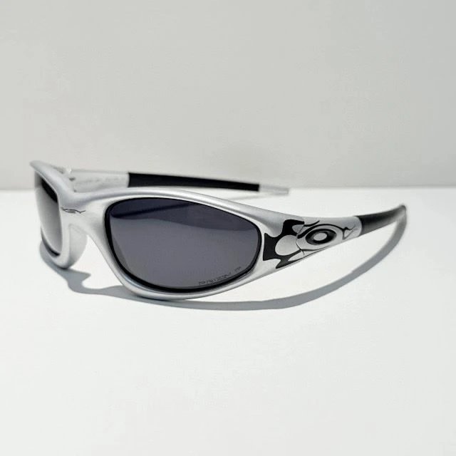 Oakley Frogskins Sunglasses Silver Frame with Black Lenses - 26