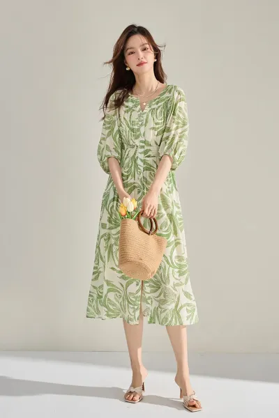 Design Leaf Print V-Neck Midi Dress in Green and Cream - 3