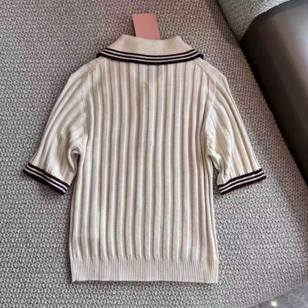 Design V-Neck Ribbed Knit Sweater Beige with Black Trim - 10