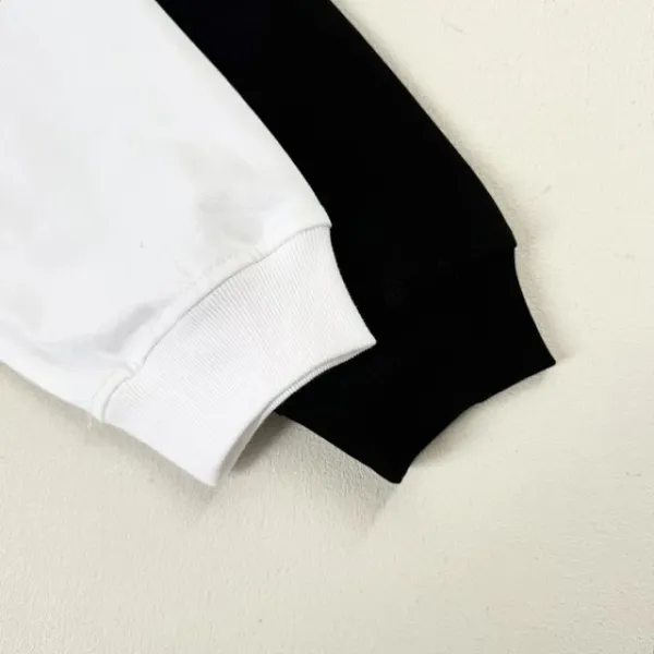 Design WTAPS Logo Long Sleeve Tee Black / White T-Shirts - 24