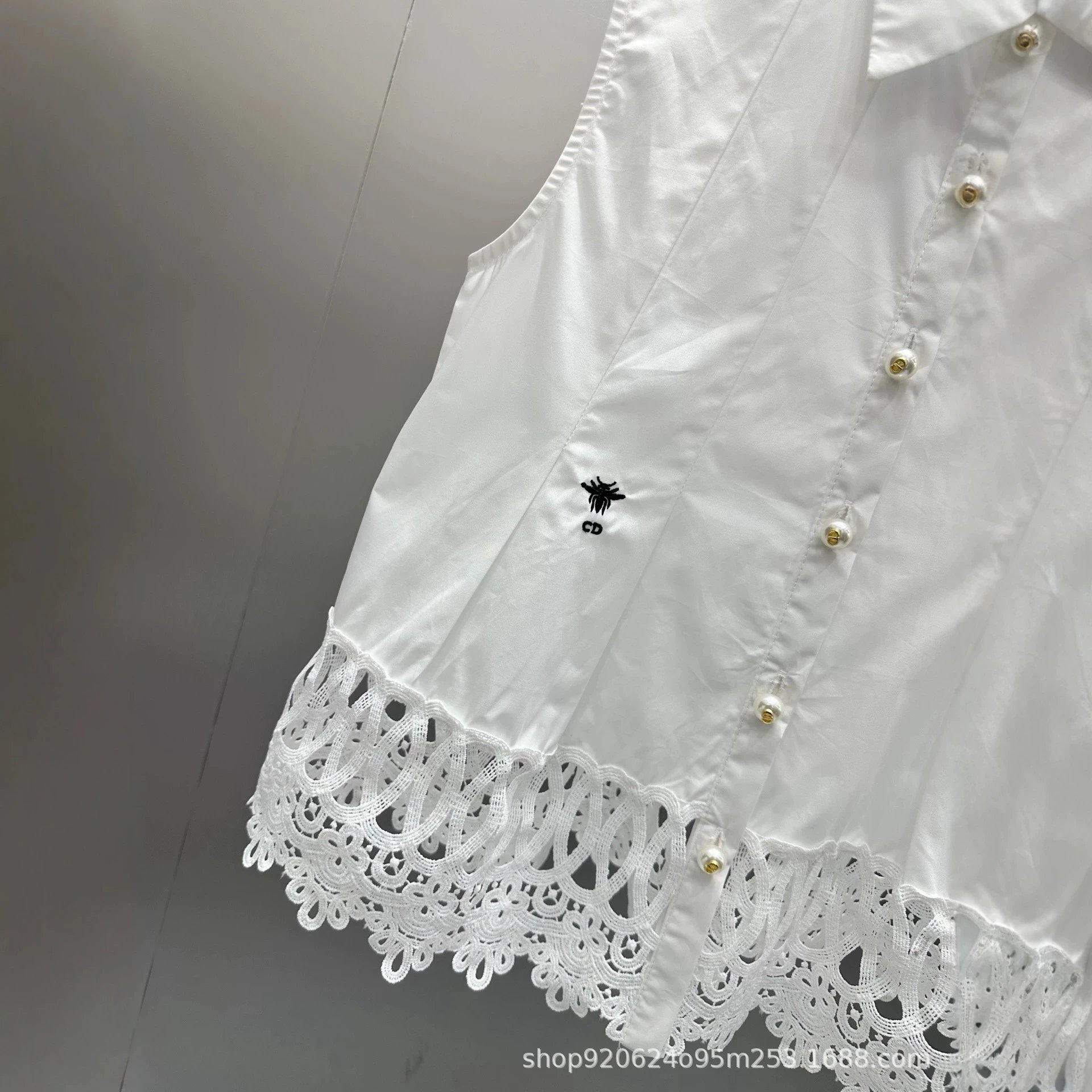 White Sleeveless Button-Up Shirt with Lace Hem and Bee Embroidery