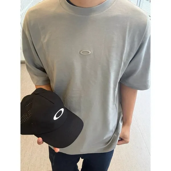 Oakley Logo Embroidered Gray T-Shirt and Black Baseball Cap - 1
