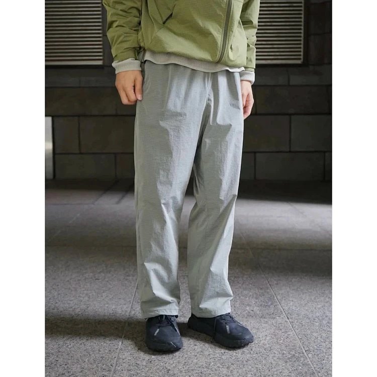 Design Grid-Textured Cargo Pants in Gray - 7