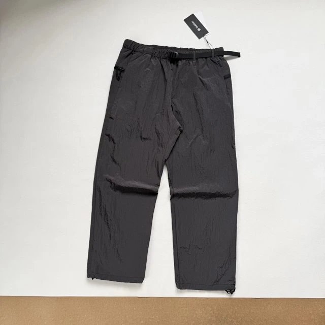Design Grid-Textured Cargo Pants in Gray - 17
