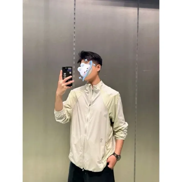On Running Windbreaker Light Beige Windbreaker Outerwear.windbreaker - 16