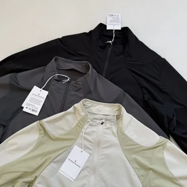 On Running Windbreaker Light Beige Windbreaker Outerwear.windbreaker - 32