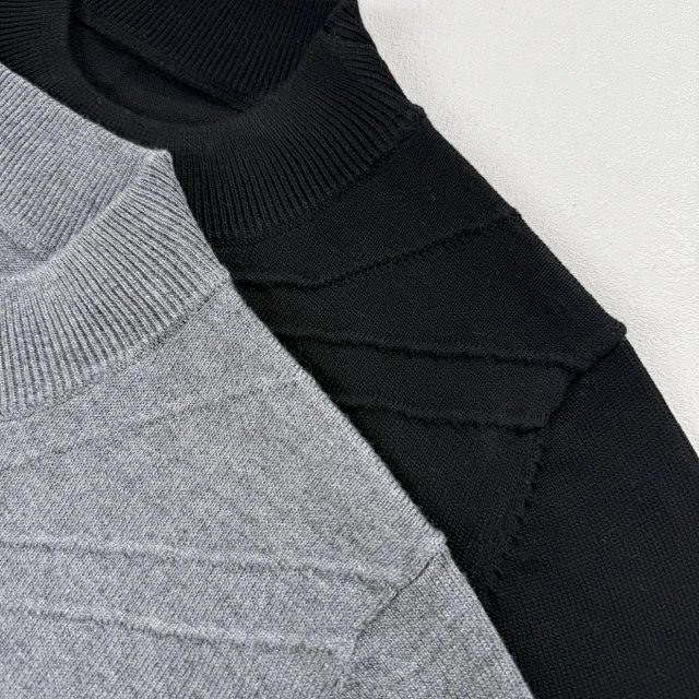 Design Short-Sleeve Turtleneck Sweater Gray - 23