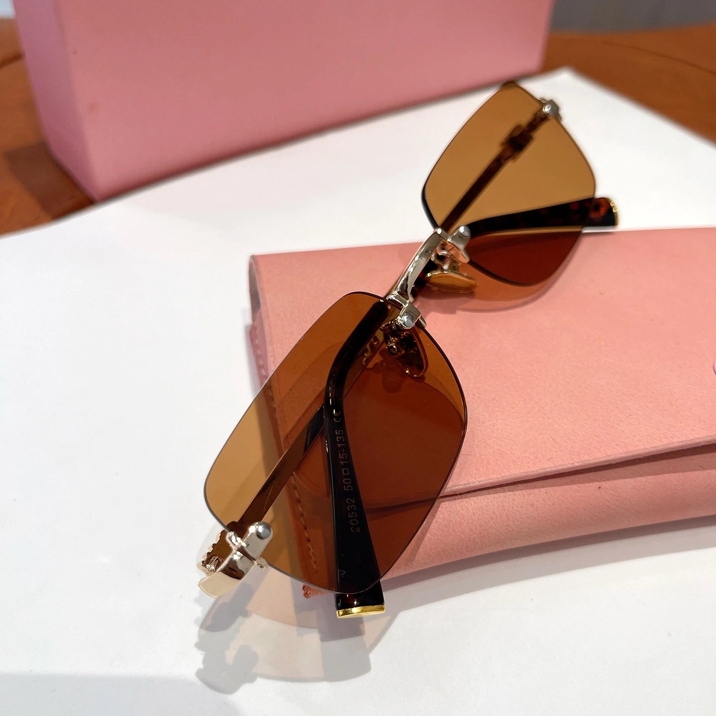 Design Rimless Sunglasses with Gold Hardware and Gradient Lenses - 11